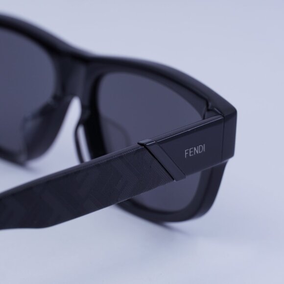 ?️ New Fendi FE40157F 01A Sunglasses - Shiny Black Frame, Grey Lenses main image 9